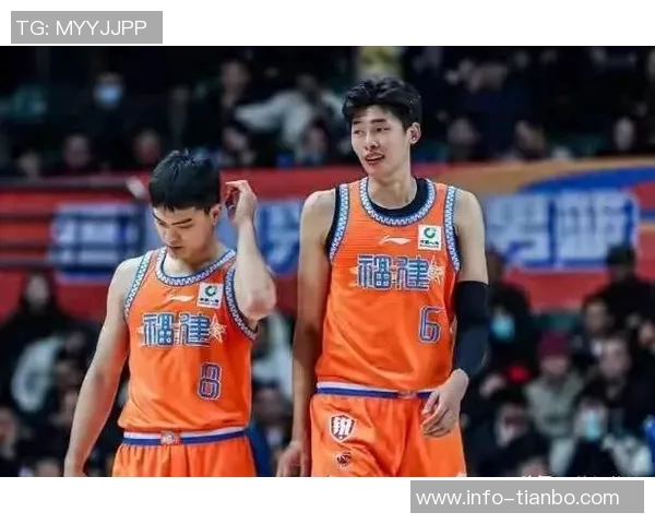 邹阳第二节狂飙18分半场8投全中三分4中4展现超强状态